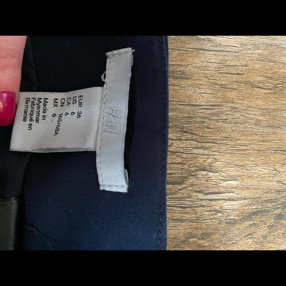 H&M Navy Pencil Skirt! - Picture 2 of 3
